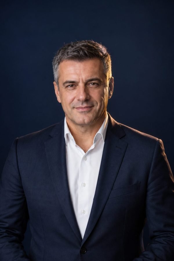 Leon Vuković — generisani portret izmišljenog paneliste